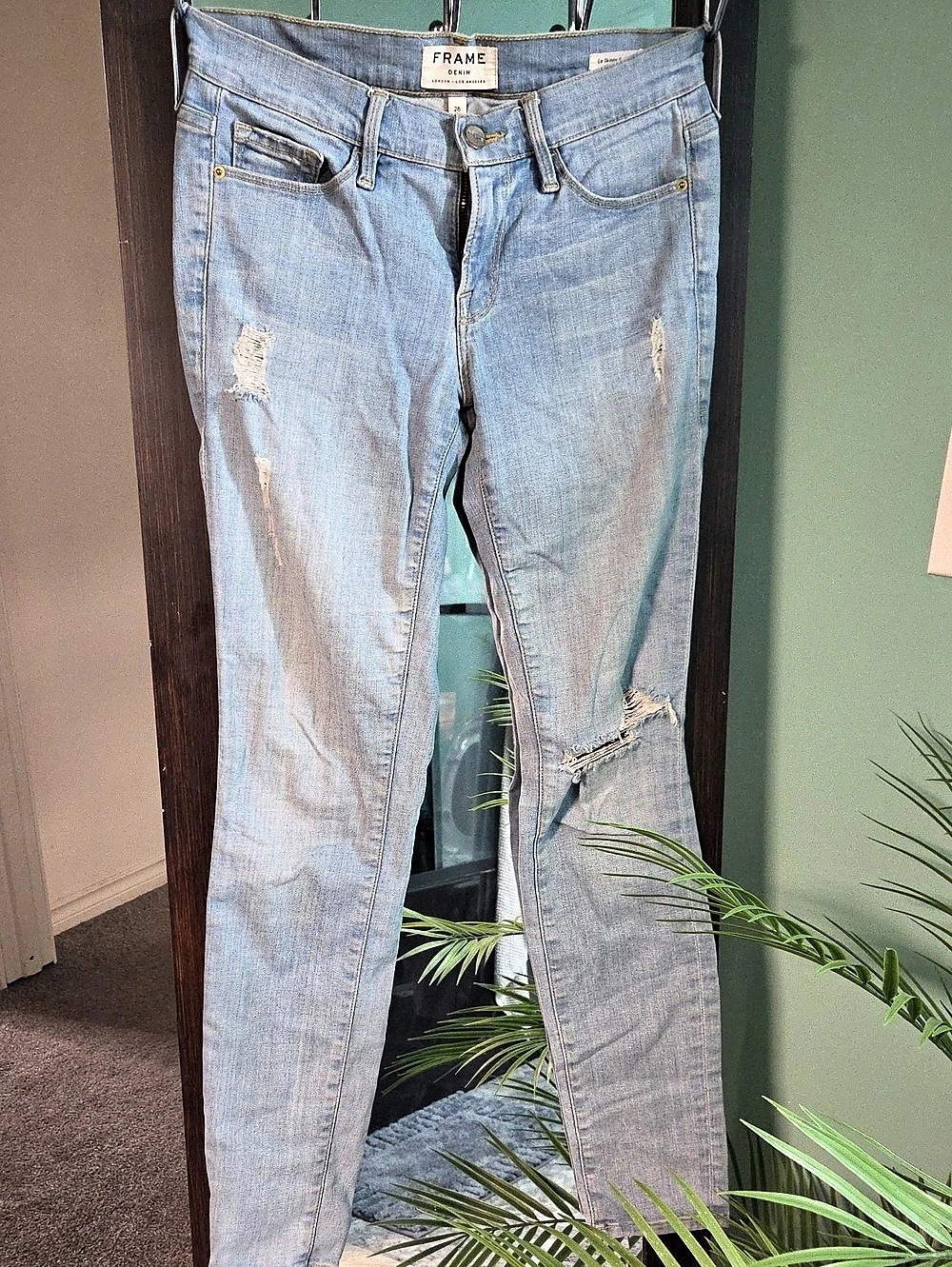 FRAME Le Skinny de Jeanne Distressed Skinny Jeans in Blue Waist 26